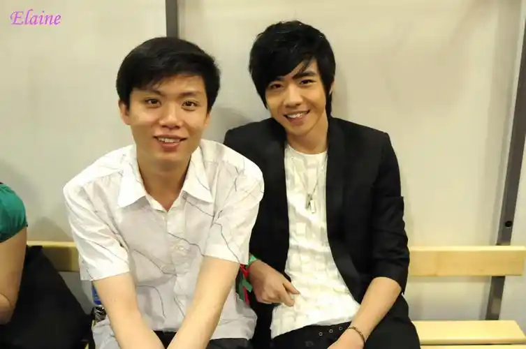 司捷和艺人们合照