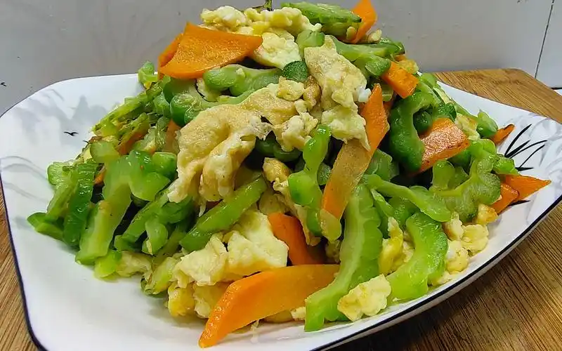 苦瓜炒蛋的做法,苦瓜怎么炒不苦,分享四个小技巧