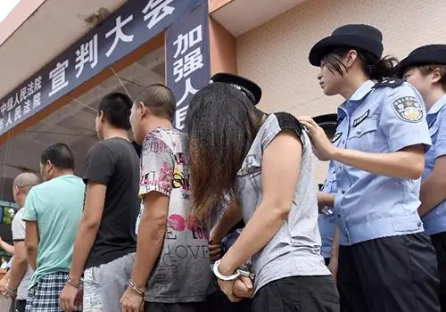 禁毒日万人公审 13名毒犯被判死刑