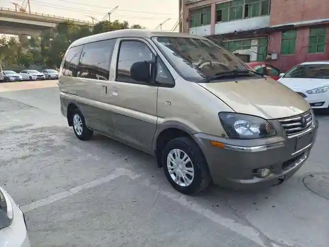 东风风行菱智9座图片(东风风行菱智plus9座图片)