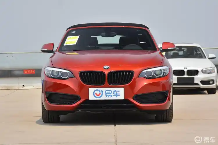 【宝马2系2019款敞篷轿跑车 225i 运动设计套装侧前45度车头向右水平
