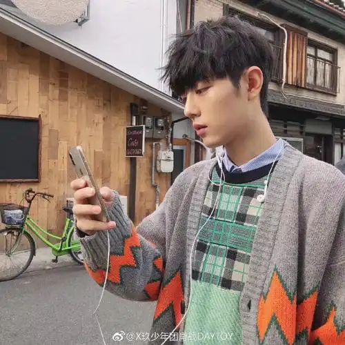 肖战##肖战开衫毛衣造型