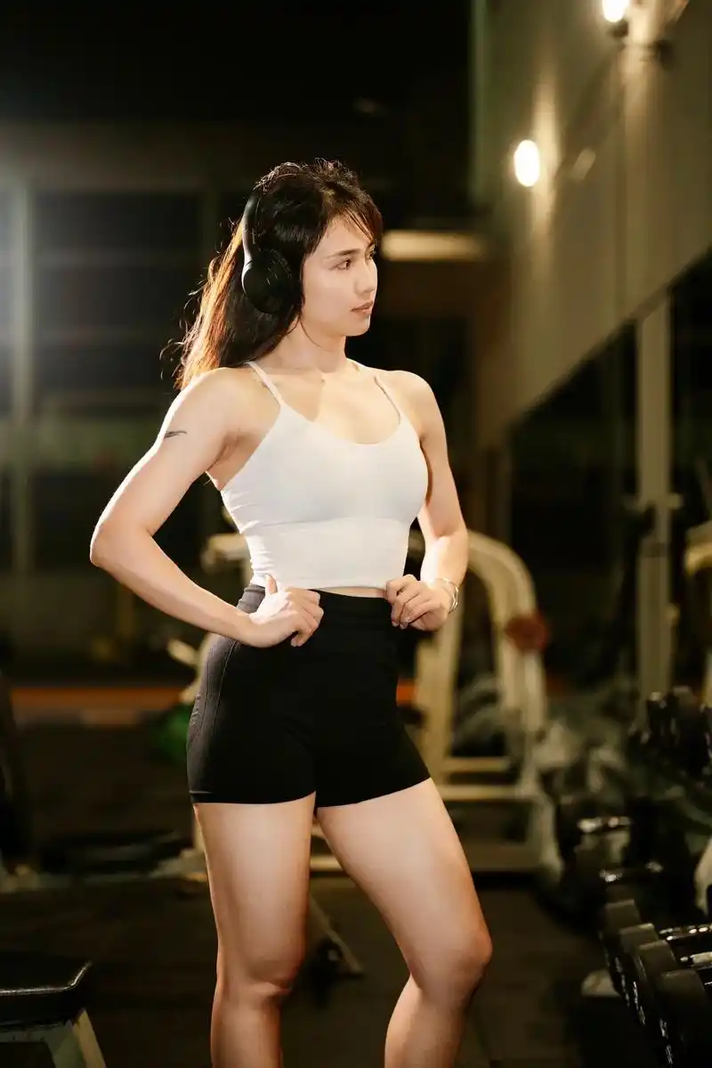 不追求白幼瘦 追求健康美. #那奇kk苦咖啡 #力量与美的结 - 抖音