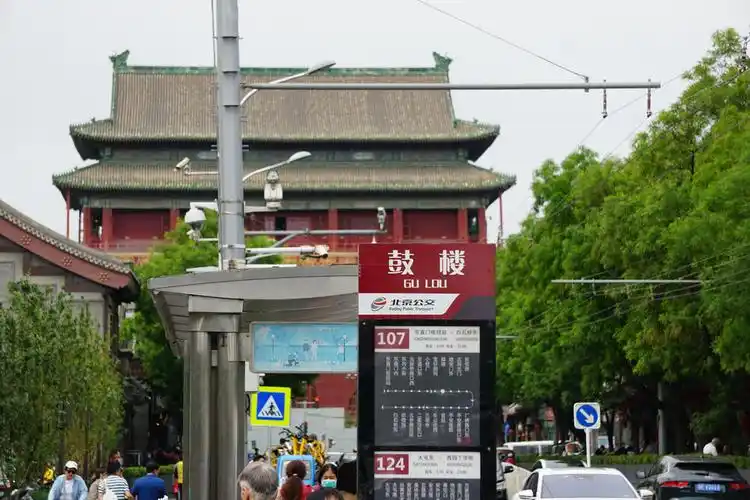 赵雷的民谣带火了107路电车,但鼓楼的火爆不只是因为一首民谣