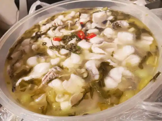 想吃酸菜鱼,于是点了这家的外卖~ 送餐挺快的,而且包装的很不错,一次
