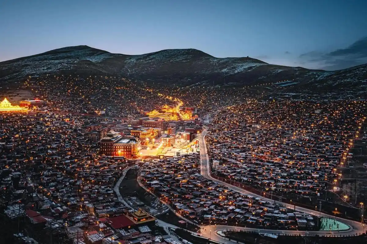 99色达佛学院.佛国色达,一半风景,一半信仰 一个缺氧,但不 - 抖音