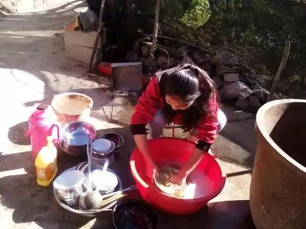 女子回家过年,看到家里干不完的家务活泪崩:这日子过不下去了!