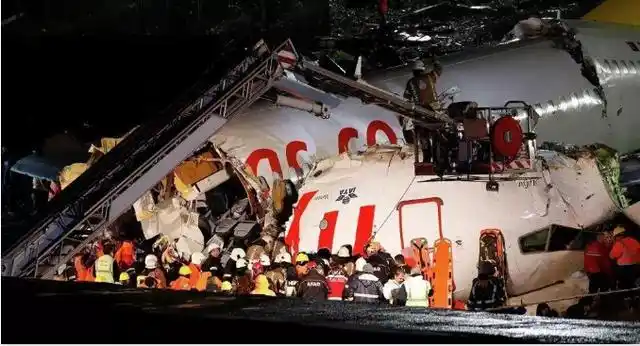 波音737冲下30多米斜坡