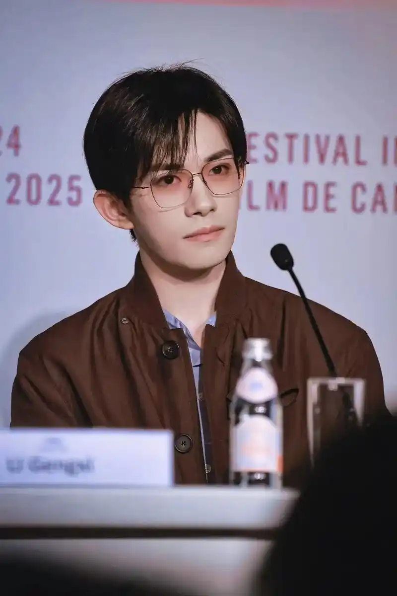 好权威的一张脸你说你最喜欢易烊千玺 #易烊千玺