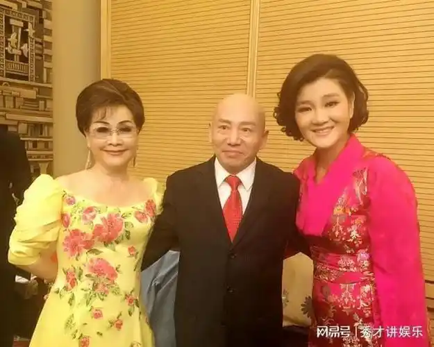 歌手李谷一与金铁霖离婚难以割舍再婚后愧对女儿人生难十全