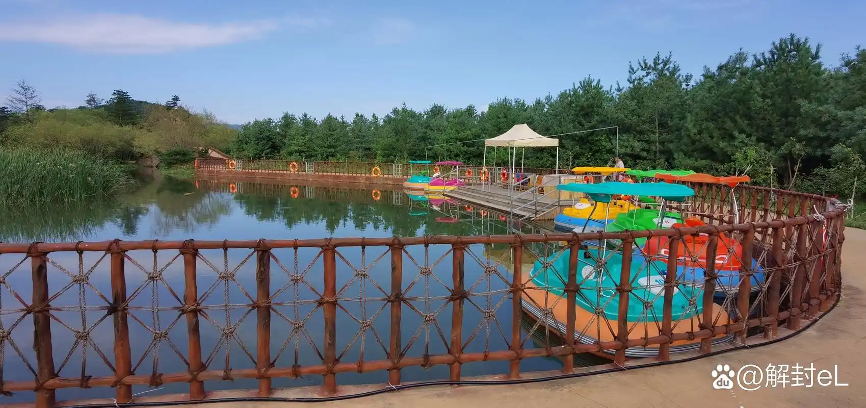 丹东凤城爱河湿地公园,有山有水有游船,小火车,孔雀,羊驼,鸵鸟,赤麻鸭