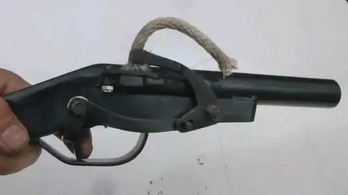 瑞典人的两种生鲱鱼罐头吃法