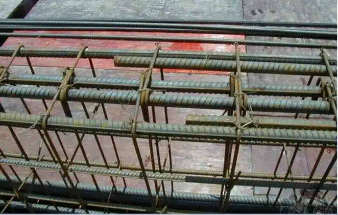 被同一箍筋所箍的纵向受力钢筋根数,在构件的每边上应不多于( ). a.