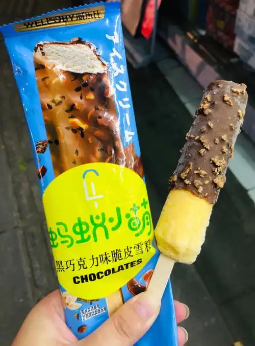 1r的雪糕竟然有巧克力脆皮是来报恩的吧