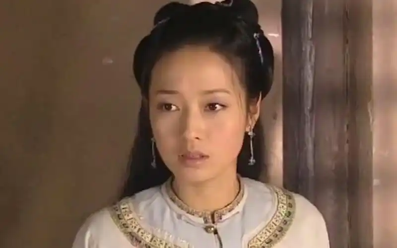 颜如玉差点被杀,杜小月竟说自己是鬼见愁,直接把劫匪给吓晕了!