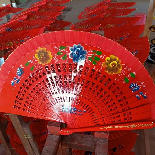 新款舞蹈扇复古扇子中国风红色镂空扇子古风工艺扇折扇走秀双面