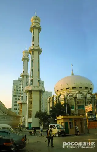 (1)位于兰州西关十字正中央的清真大寺外景局部.