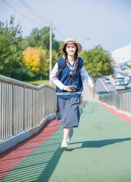 一个人拍照不为姿势发愁,好看又出彩的拍照姿势,路边拍照也适用-第11