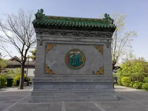 好漂亮的照壁为园林添光加彩.