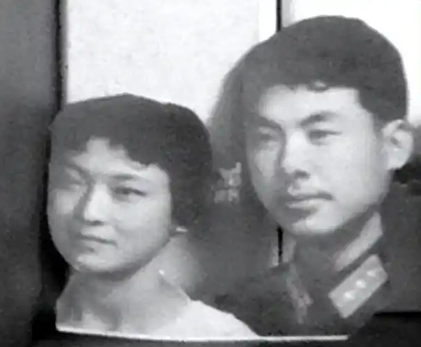 据徐林格的一份资料显示,他于1930年6月出生于天津.父亲名叫