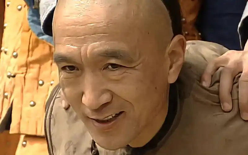 宰相刘罗锅02刘墉告诉皇上考题被泄密乾隆出题测试状元榜眼结果惊呆