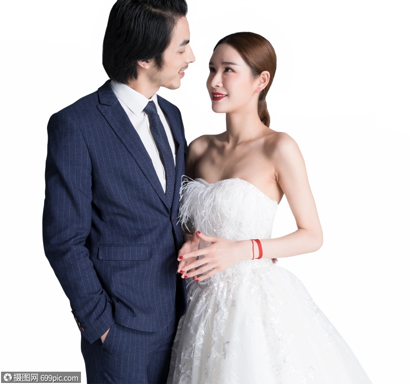 穿婚纱西装的情侣