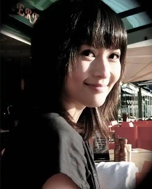 著名女子主持人:曾和大佬夜宿8小时,富豪为她打架,至今未婚_沈星_男子