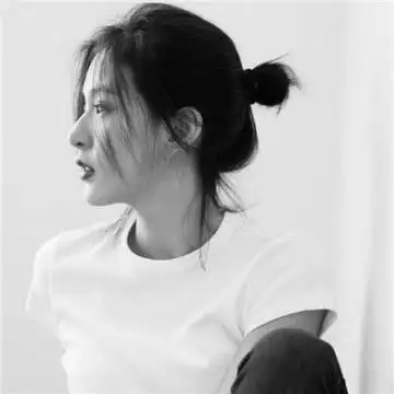 女生伤感侧面黑白头像2020 一颗陪你到老的心还不够吗