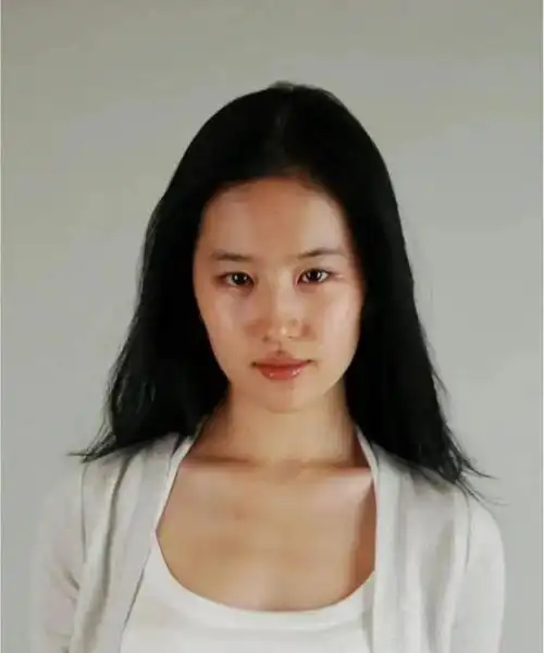 刘亦菲素颜接受采访,世界都安静了,网友惊呼:比化妆都还好看!