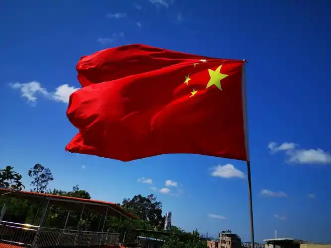 红旗飘飘!祖国万岁!