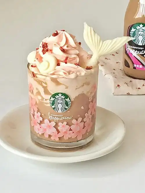 星巴克春日限定樱花鱼尾星冰乐