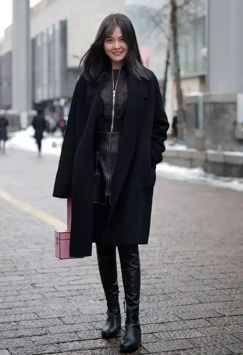 黑色大衣的经典搭配永远不过时,来看看"万能穿搭公式"!