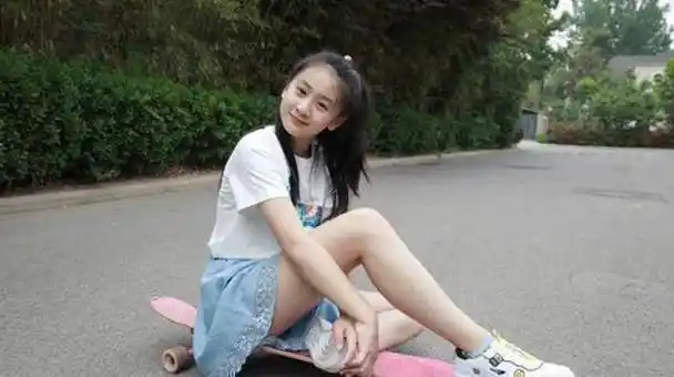 田亮女儿太早熟!12岁森碟身高接近170,五官神似父母结合体
