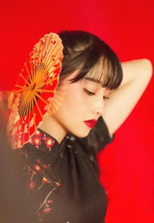 娇美校花许梦圆,百搭穿衣风格,永远洋溢着时尚青春魅力