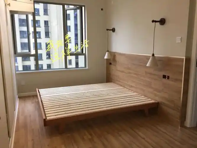 地板上墙77无床头原木床房间显得宽敞明亮60