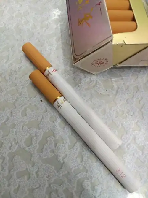 这烟假的,还是真的,磨砂,平时就好这口,没办法,我潮州这边买的,一抽就