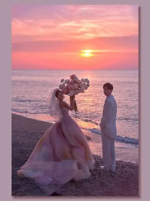 这样的夕阳海景婚纱照谁能不爱 / 太唯美啦