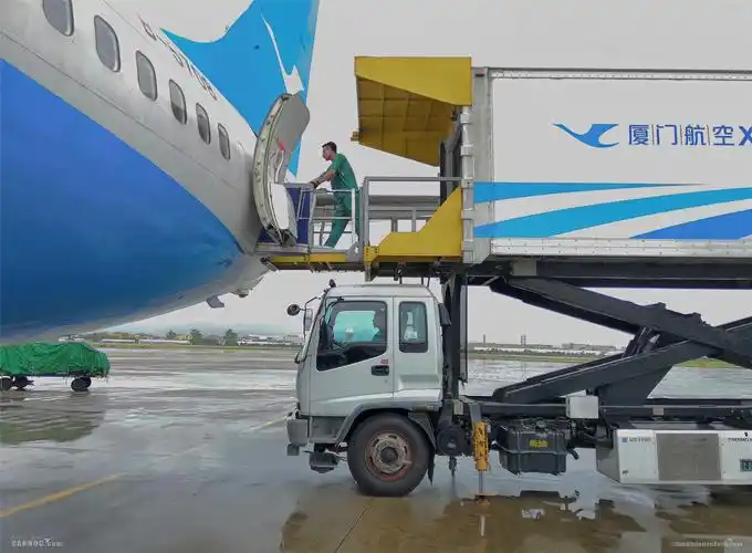 厦航航空配餐食品车的过道装置获国家专利