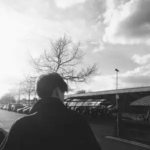 高清黑白头像男生背影图片