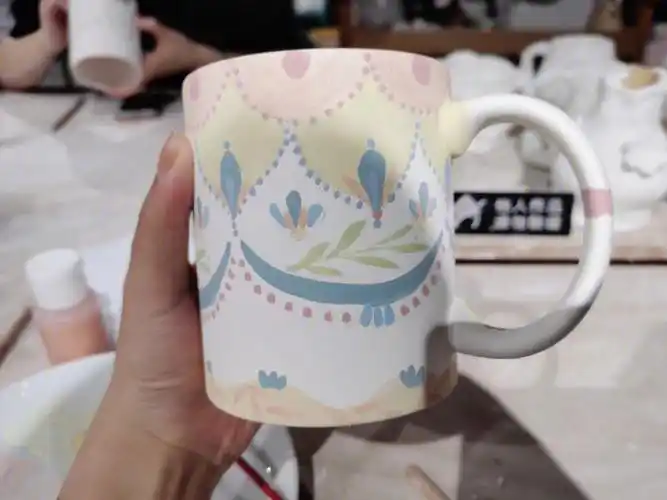 画一个好看的杯子吧