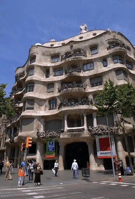 免费文档 所有分类 工程科技 建筑/土木 米拉公寓 米拉之家是高迪设计