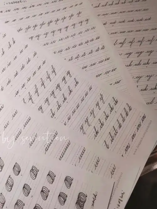 零基础手写花体练习day3i和u26字母连写