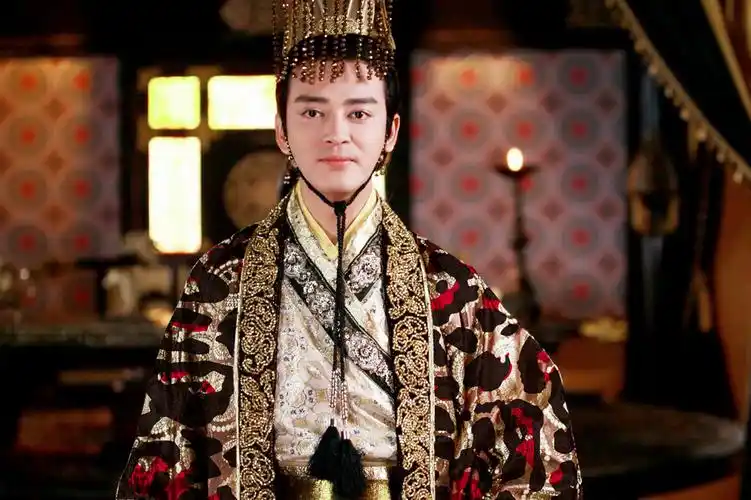 如果年轻帅气的皇帝穿上豹纹,能否留住心爱的人