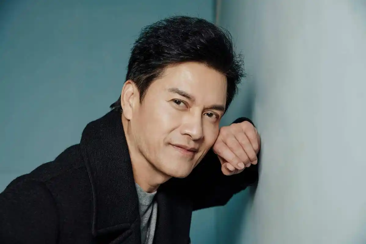 吕良伟:无止境的追逐者丨人物