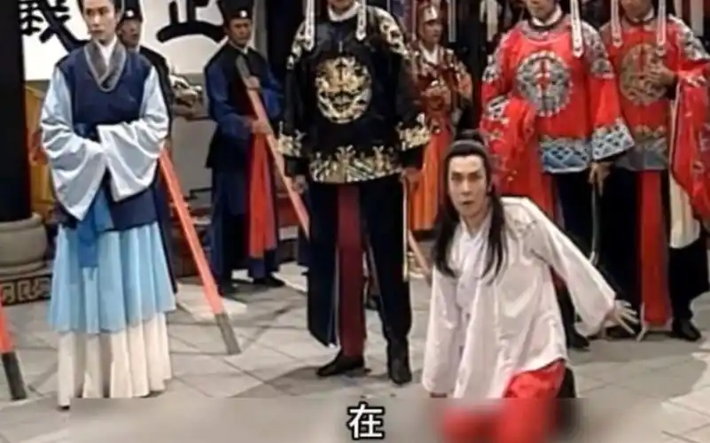 包拯怒铡陈世美,陈世美狼狈要跑了