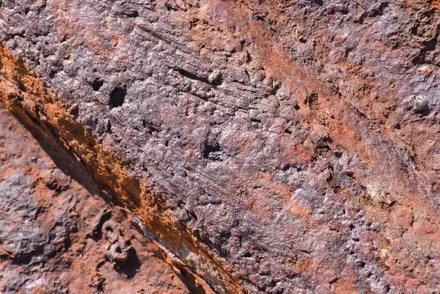 地球上的岩石是怎么锈蚀,然后变红的?