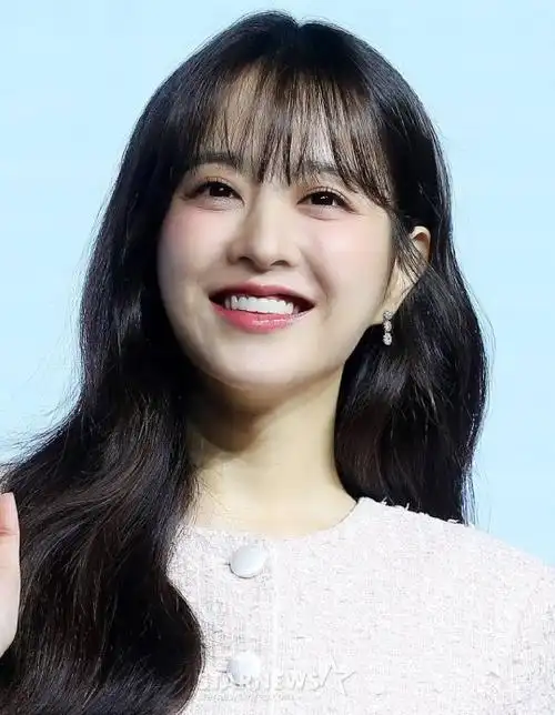 由 那年我们>的作家执笔据17日明星新闻的独家采访结果,朴宝英确定