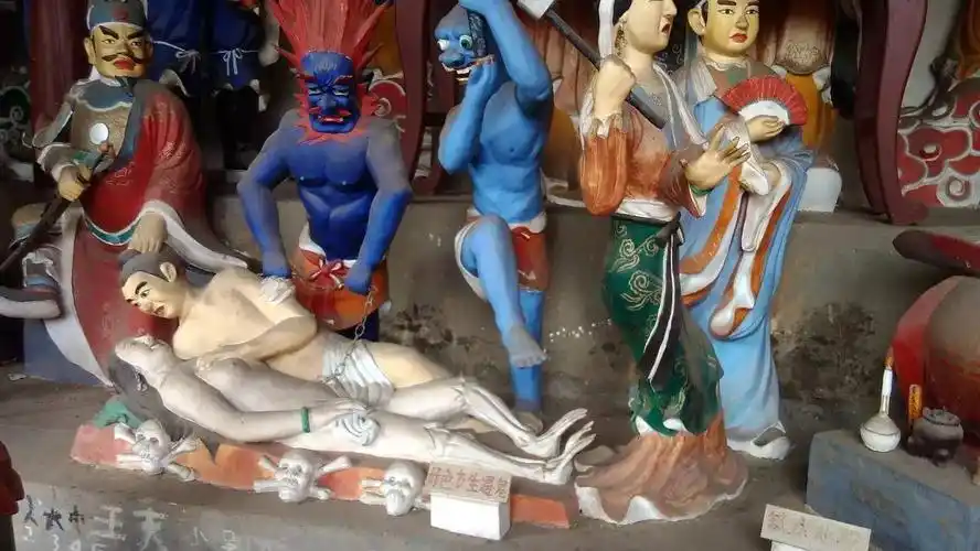 祥云一庙里恐怖塑像群揭示坏人的下场就得这样视频