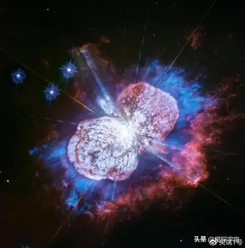 哈勃望远镜拍摄到7500光年外的神奇天体,科学家:它形似葫芦