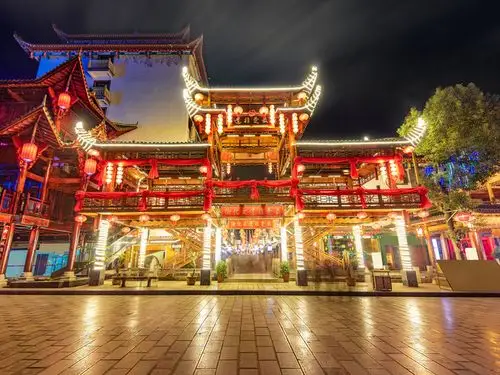 湖北恩施大峡谷-土司城-大清江游船-梭布垭石林-土家女儿城5日游>